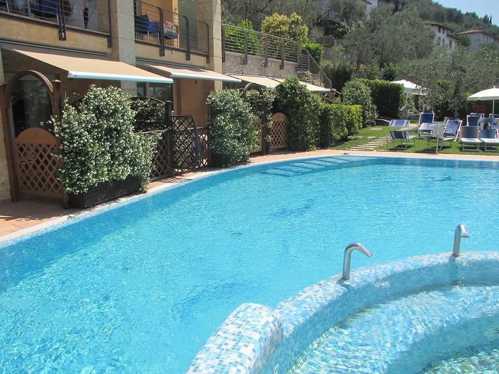 ** Aparthotel Residence Rosemary Brenzone Italy